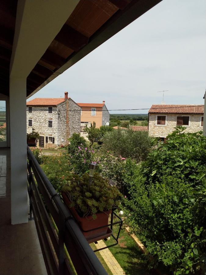 Happy Home Petrovija Exterior photo